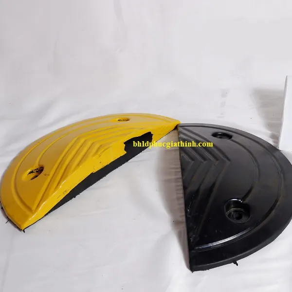 Đầu gờ giảm tốc cao su Cao 5cm Dài 17cm Rộng 35cm
