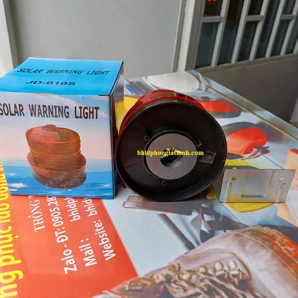 Đèn cảnh báo năng lượng mặt trời đế nam châm JD-010S
