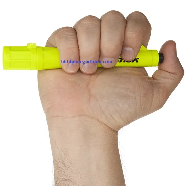 Đèn pin cầm tay chống cháy nỗ Nightstick XPP-5410G dùng 2 pin AAA