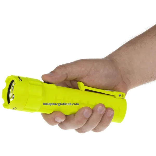 Đèn pin cầm tay chống cháy nỗ Nightstick XPP-5420GA độ sáng 140 lumen dùng 3 pin AA