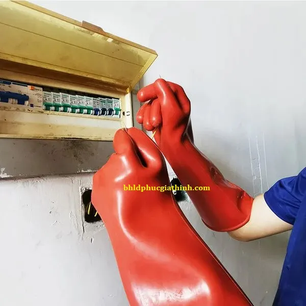 Găng tay cao su cách điện 17.000V Class 2 dài 360mm Novax Malaysia