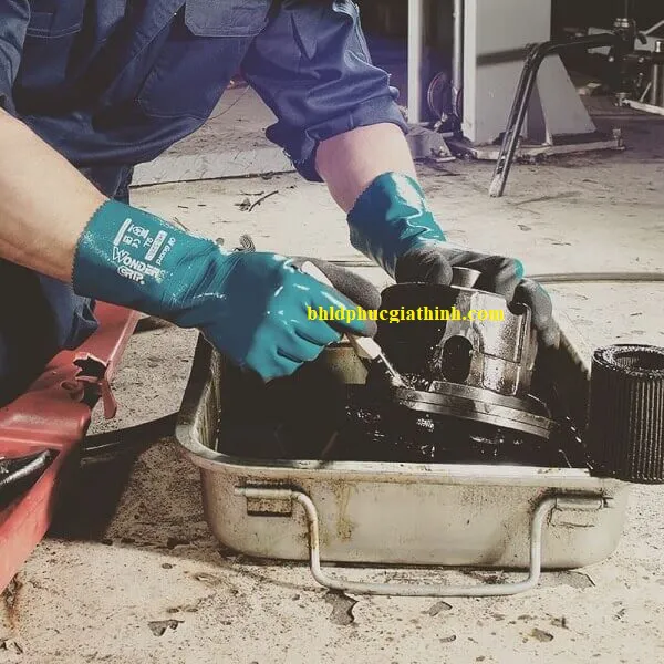 Găng tay phủ 3 lớp Nitrile chống thấm dầu Wonder Grip WG-528L Nhật Bản