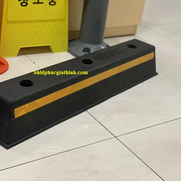 Gờ chặn lùi cao su 75cm (750*150*120mm) có phản quang Hàn Quốc