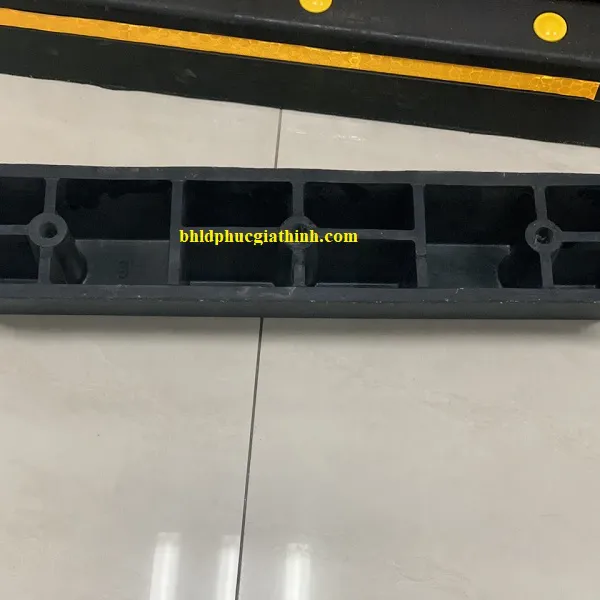 Gờ chặn lùi cao su 75cm (750*150*120mm) có phản quang Hàn Quốc