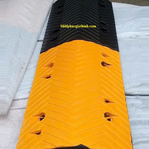 Gờ giảm tốc cao su chịu lực kích thước L1000 x W300 x H30mm