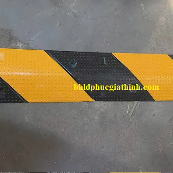 Gờ giảm tốc cao su vàng đen kích thước Dài 1000 x Rộng 190 x Cao 25mm