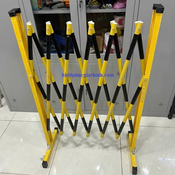 Hàng rào nhựa di động kích thước 1.2m x 2.5m có thể xếp gọn