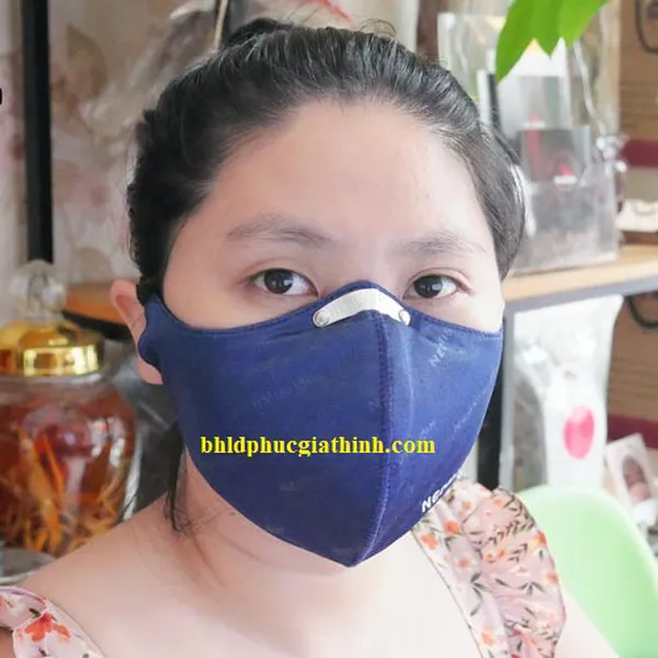Khẩu trang than hoạt tính lọc bụi kháng khuẩn NeoMask VC65 dây đeo qua gáy