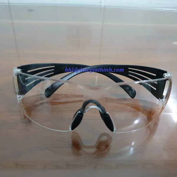 Kính bảo hộ không đọng sương 3M SF301AF chống bụi và chống tia UV xuất xứ Đài Loan
