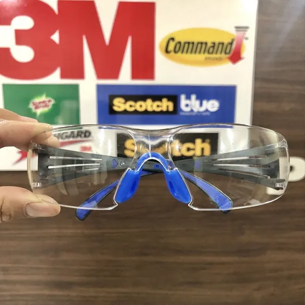 Kính bảo hộ chống trầy xước và chống đọng sương mù 3M SF401SGAF-BLU xuất xứ Đài Loan