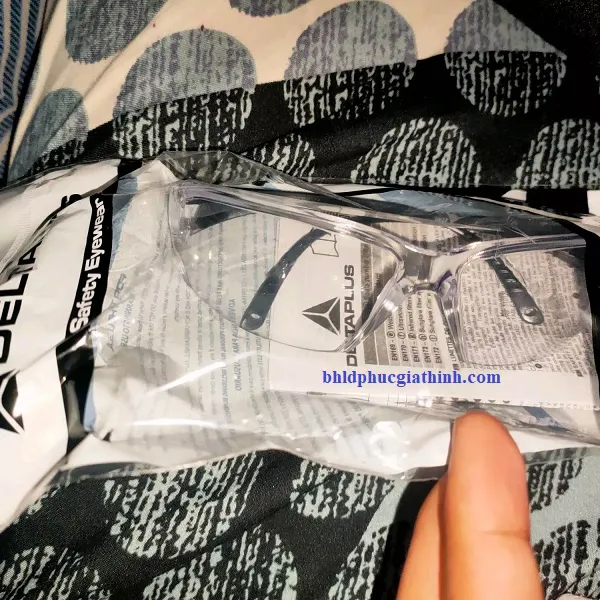 Kính bảo hộ chống hoá chất chống tia UV400 Delta Plus Milo Clear