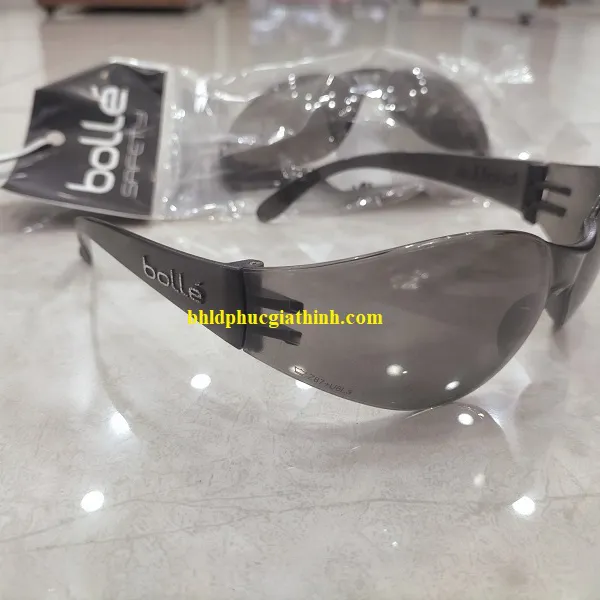 Kính bảo hộ chống hoá chất chống tia UV Bolle BANDIDO 1667202 chính hãng Pháp