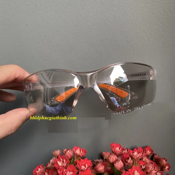 KÍNH BẢO HỘ EVEREST EV203 TRẮNG TRONG TRÁNG SILVER
