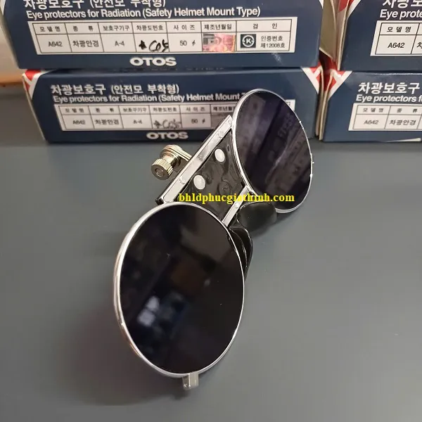 Kính bảo hộ OTOS A-642B Hàn Quốc chuyên dụng cho luyện thép