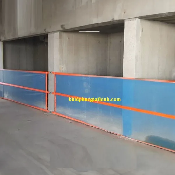 Lưới PVC chắn lan can công trình, chắn cửa thang máy cắt theo kích thước yêu cầu