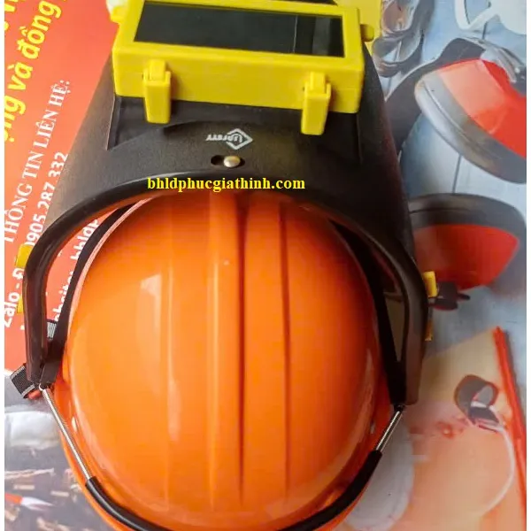 Mặt nạ hàn gọng lò xo Usafety sử dụng kết hợp với nón bảo hộ