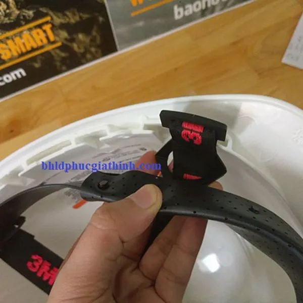 Nón bảo hộ cách điện 3M H701R không lỗ thoáng