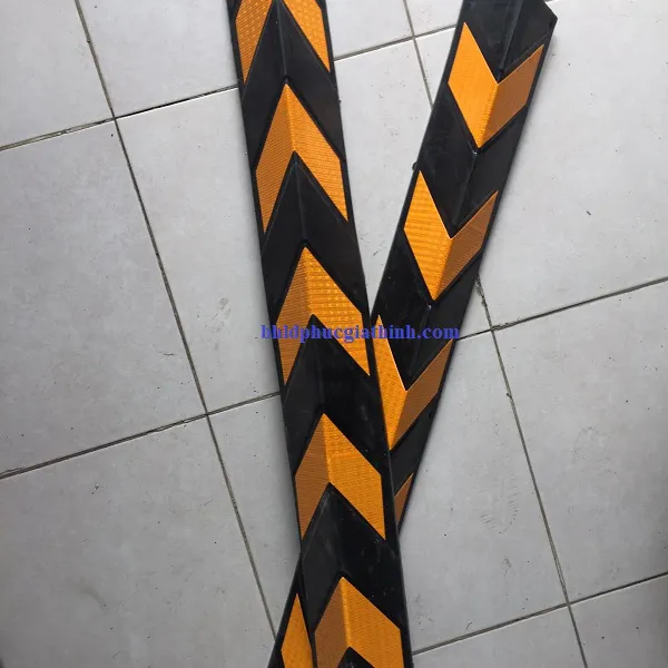 Thanh ốp cột cao su vuông phản quang 80cm (800*90*9mm)