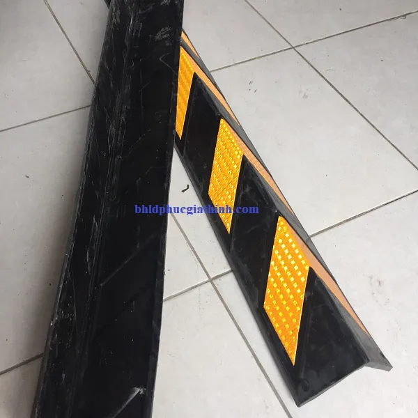 Thanh ốp cột cao su vuông phản quang 80cm (800*90*9mm)