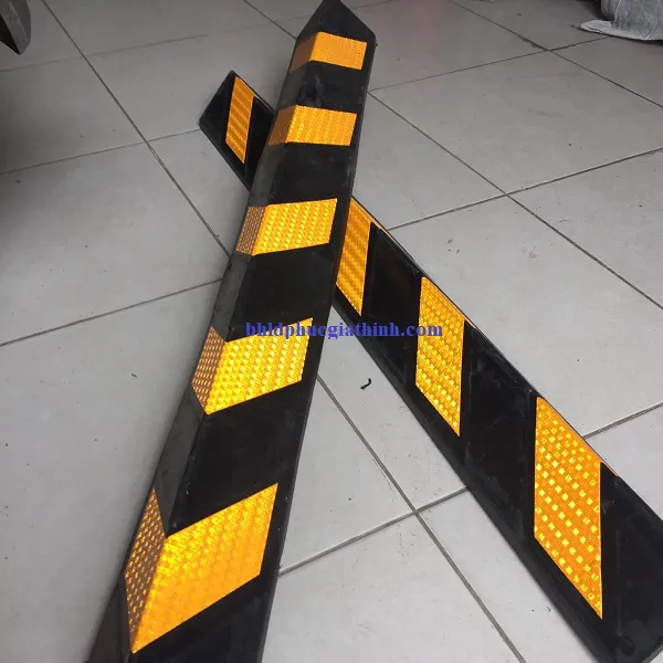 Thanh ốp cột cao su vuông phản quang 80cm (800*90*9mm)