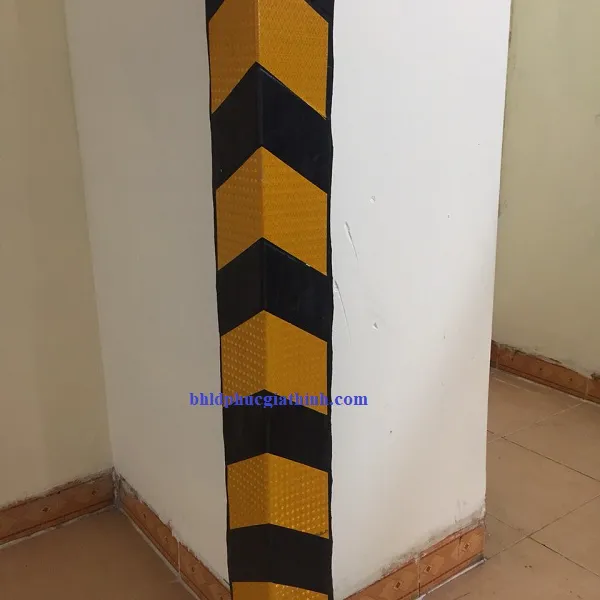 Thanh ốp cột cao su vuông phản quang 80cm (800*90*9mm)