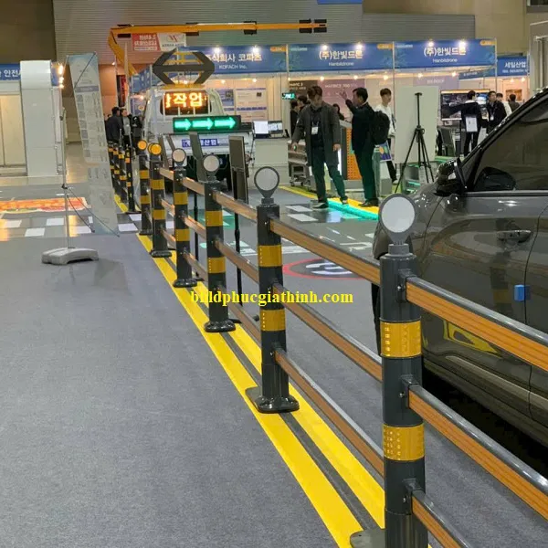 Rào phân làn 3 thanh phản quang L2.000xW200xH950mm có thể lắp đặt nối tiếp