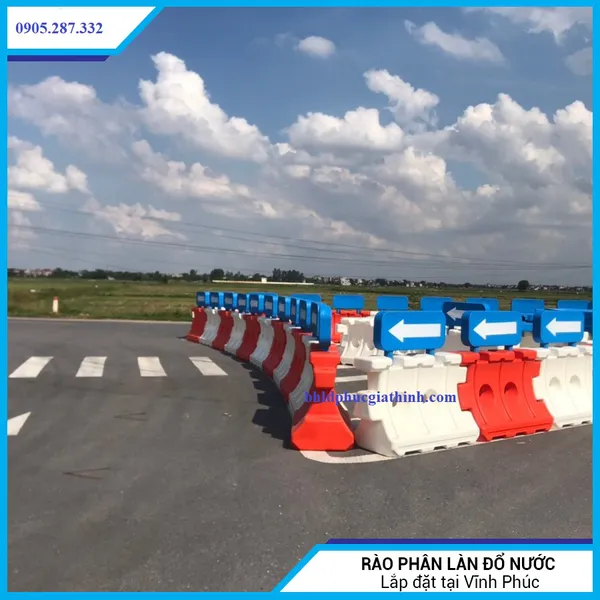 Rào phân làn đường đổ nước chất liệu HDPE kích thước L800 x W450 x H600