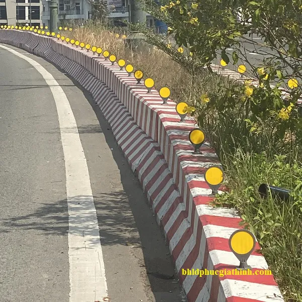 Tiêu phản quang mềm kích thước L120 x H178mm dùng trong giao thông đường bộ