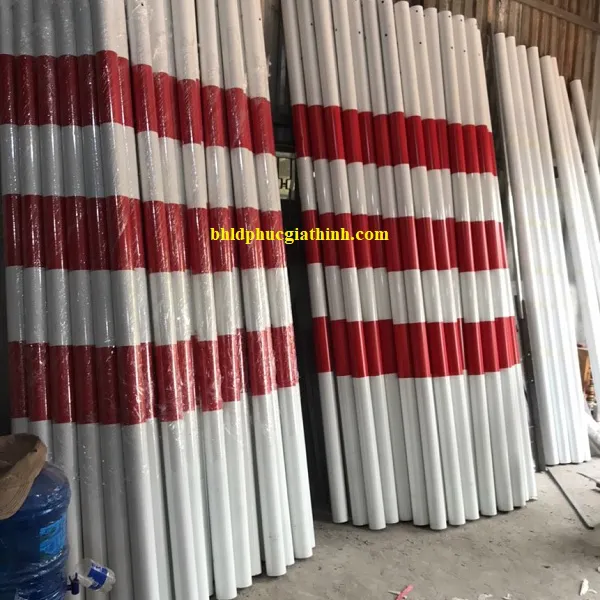 Trụ thép mạ kẽm gắn biển báo giao thông với các độ dày 1.5mm - 2mm - 3mm và kích thước 2m - 3m - 4m theo yêu cầu