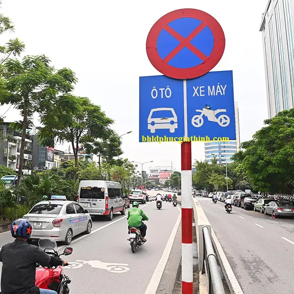 Trụ thép mạ kẽm gắn biển báo giao thông với các độ dày 1.5mm - 2mm - 3mm và kích thước 2m - 3m - 4m theo yêu cầu