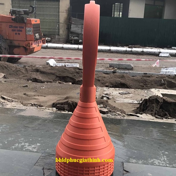 Trụ cảnh báo Cấm Đỗ Xe kích thước ø400 x H1040 mm chất liệu nhựa HDPE