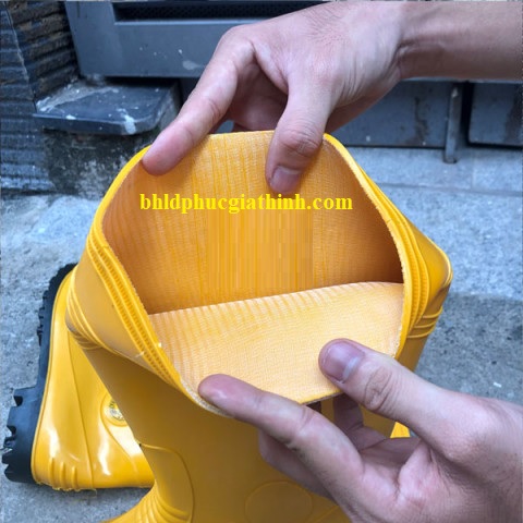 Ủng bảo hộ PVC Tân Quyền Phát thân vàng đế đen TQP- 6801 cao 38cm