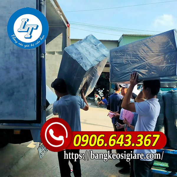 Giao hàng tại Công ty Giao hàng băng keo cao su non