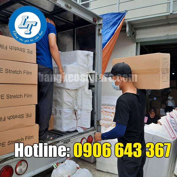 Công ty lên hàng để giao cho khách chuẩn bị hàng giao khách