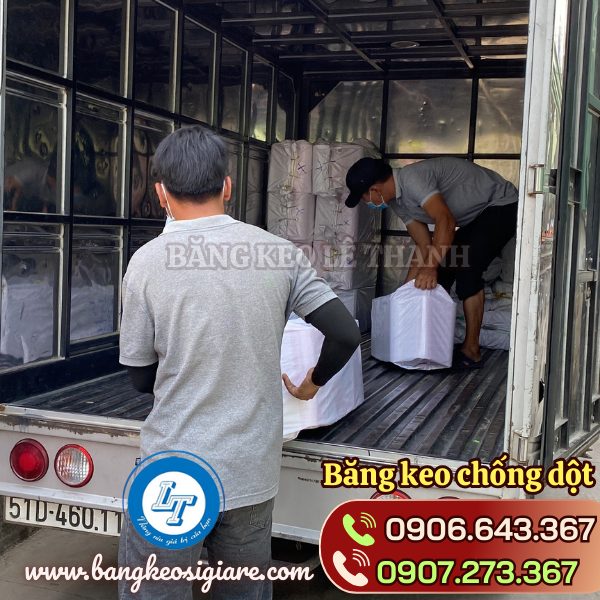 Giao hàng băng keo đến khách Giao hàng băng keo đến khách
