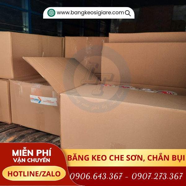 Thùng carton được dán băng keo để tiện vận chuyển Thùng carton được dán băng keo để tiện vận chuyển