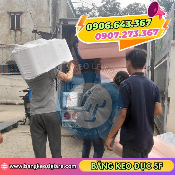 Giao hàng băng keo đến khách Giao hàng băng keo đến khách