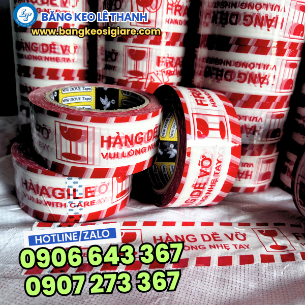 Băng keo hàng dễ vỡ nền trắng chữ đỏ in rõ nét Băng keo hàng dễ vỡ nền trắng chữ đỏ in rõ nét