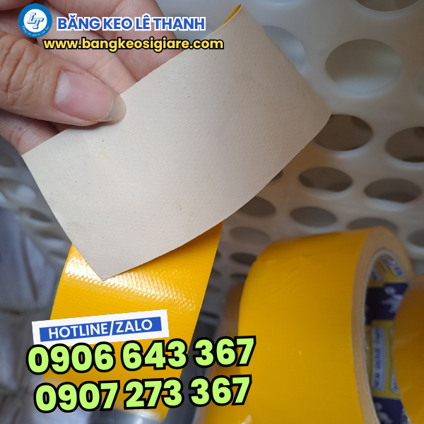 Băng keo vải vàng có bề mặt keo phủ đều Băng keo vải vàng có bề mặt keo phủ đều