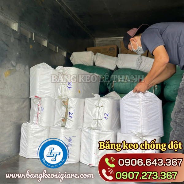 Giao hàng băng keo cho khách Giao hàng băng keo cho khách