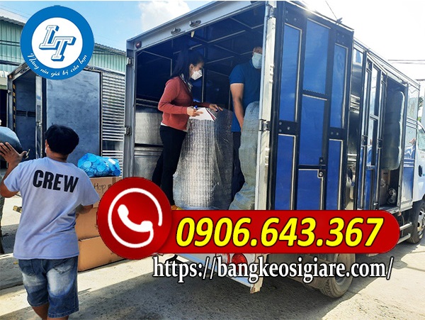 Kho hàng của công ty Lên hàng để kịp giao cho khách