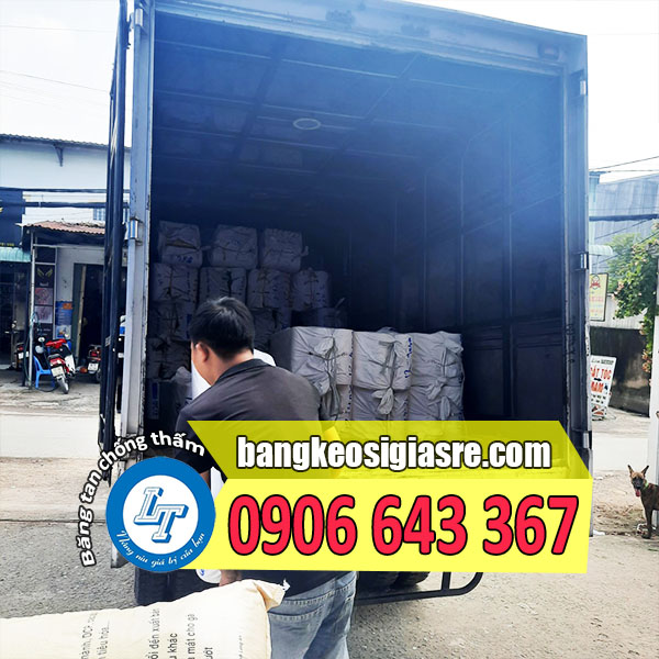 xe tải giao băng keo giao hàng băng tan chống thấm