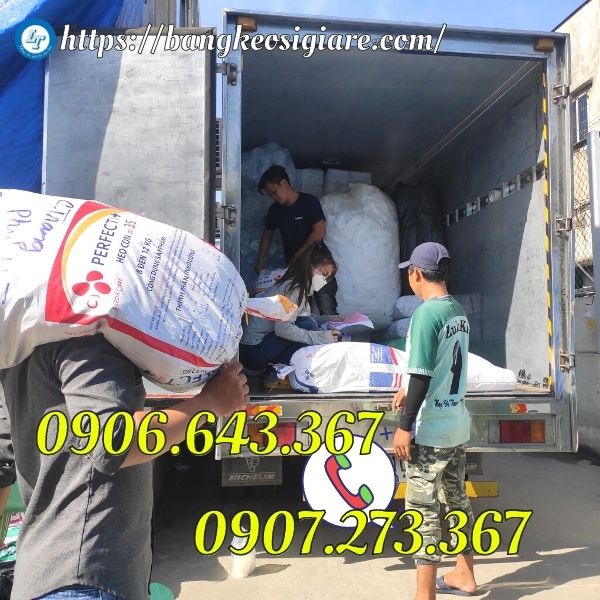 giao hàng cho khách giao hàng cho khách bằng xe tải