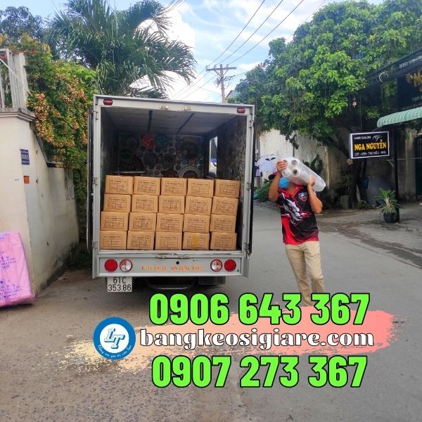 xe giao hàng lê thanh xe hàng giao băng keo