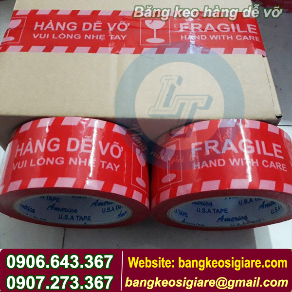 ĐẶT IN BĂNG KEO HÀNG DỄ VỠ THÔNG DỤNG GIÁ RẺ băng keo hàng dễ vỡ nền đỏ chữ trắng
