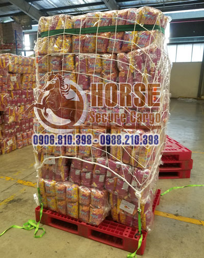 Sử dụng netting-lưới ràng pallet chống đổ hàng hóa trên pallet Sử dụng netting-lưới ràng pallet chống đổ hàng hóa trên pallet
