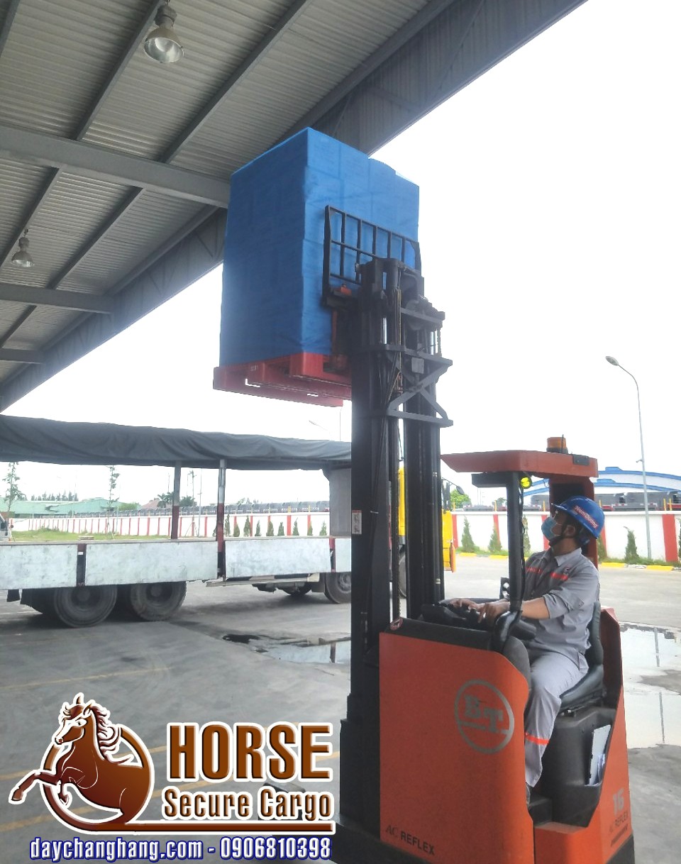 Sử dụng tấm lưới quấn pallet thay thế màng PE tại công ty Nam Dương Sử dụng tấm lưới quấn pallet thay thế màng PE tại công ty Nam Dương