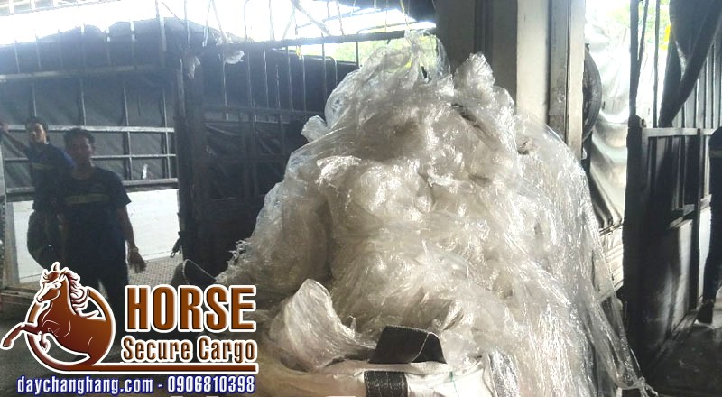 màng PE bị bỏ lãng phí khi xuất hàng ra khỏi kho màng PE bị bỏ lãng phí khi xuất hàng ra khỏi kho