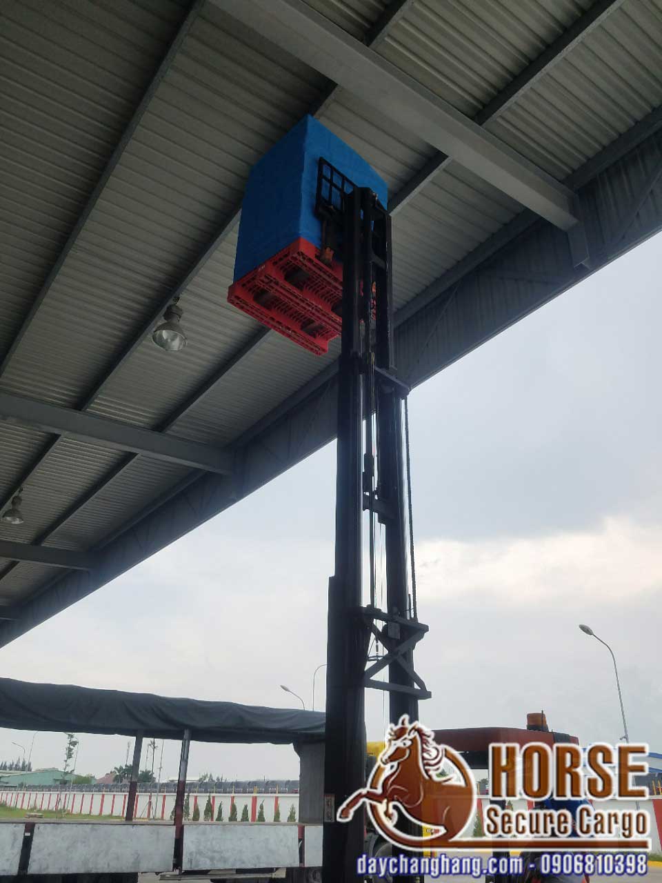 Test lưới quấn pallet thay thế màng PE Test lưới quấn pallet thay thế màng PE