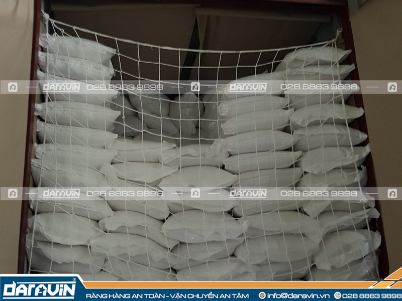 Lưới dù ứng dụng chắn hàng trên container Lưới dù ứng dụng chắn hàng trên container